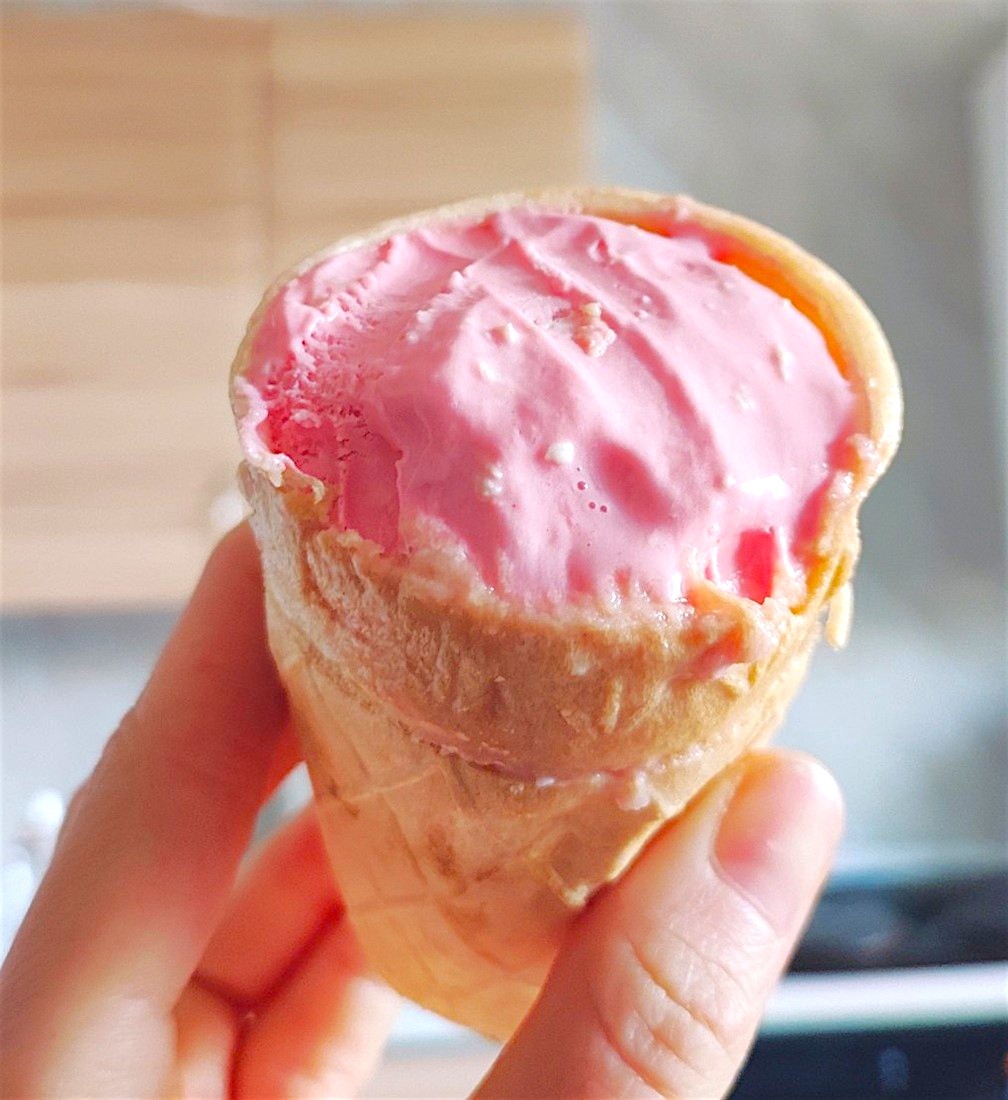 Мороженое протеиновое в вафельном стаканчике «Клубника со сливками» | Bombbar